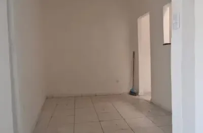 Casa com 2 quartos para alugar na Rua Calmon Cabral, Irajá, Rio de Janeiro
