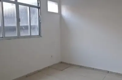 Casa com 2 quartos para alugar na Rua Calmon Cabral, 00, Irajá, Rio de Janeiro