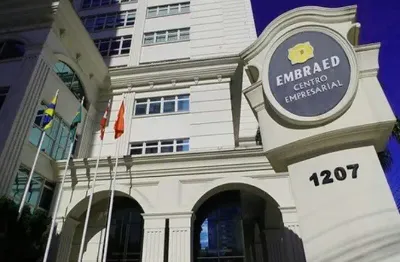 Excelente sala  ed. comercial embraed térrea no melhor empreendimento comercial  centro em itajaí