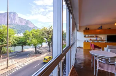 Tenha vista eterna da lagoa rodrigo de freitas, além da qualidade de vida oferecida pela proximidade da ciclovia ser praticamente o seu quintal.