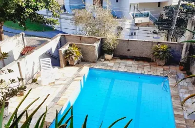 Maravilhosa casa à venda na ilha do governado , a poucos minutos caminhando do shoppin ilha plaza.  situada em uma das áreas mais valorizadas do bairro.
