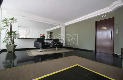 Apartamento em higienópolis com 210 m² sendo: 3 dormitórios (1 suíte) e 2 vagas de garagem.