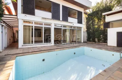Casa com 4 suítes e 4 vagas de garagem no jardim paulistano