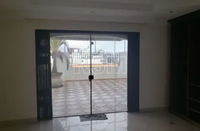 Cobertura duplex no paraíso com 669 m² a.u. sendo 4 dormitórios (2 suítes) e 5 vagas de garagem.