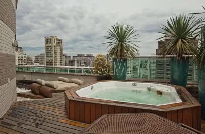 Cobertura triplex no jardim paulistano com 390 m² a.u. sendo: 4 dormitórios (4 suítes) e 6 vagas .