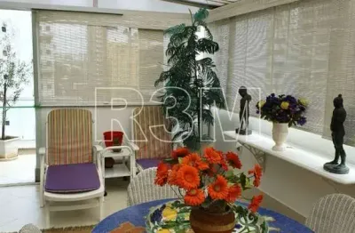Cobertura no jardim paulistano com 166 m² a.u. sendo 2 dormitórios (1 suíte) e 1 vaga de garagem.