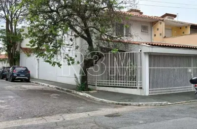 Casa inteiramente reformada - maravilhosa em rua traquila
