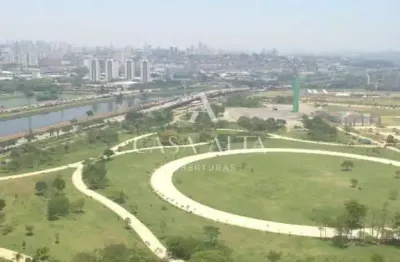 Cobertura duplex no alto de pinheiros com 813m² sendo: 4 suítes e 6 vagas de garagem + depósito.