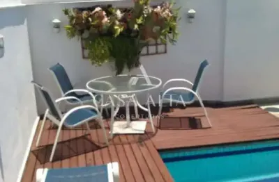 Cobertura duplex no brooklin com 400m² sendo: 3 suítes (master com closet) e 3 vagas de garagem.