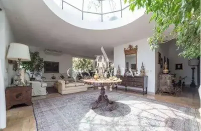 Cobertura duplex no jardim paulista com 410m² a.i. sendo: 4 dormitórios (1 suíte) e 4 vagas.