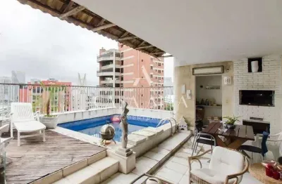 Cobertura triplex no real parque com 367 m² a.u. sendo: 4 suítes e 3 vagas de garagem.