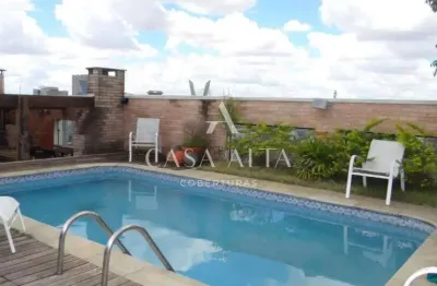 Cobertura duplex no real parque com 551 m² a.u. sendo: 4 dormitórios, 2 suítes e 6 vagas de garagem.