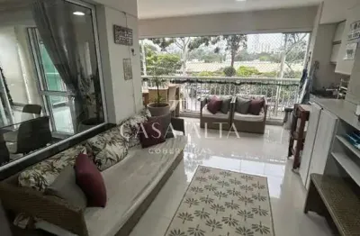 Apartamento no campo grande com 182 m² a.u. sendo: 3 dormitórios (3 suítes) e 2 vagas de garagem + depósito.