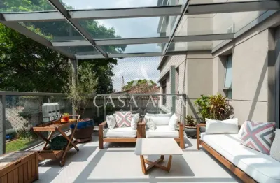 Apartamento garden no campo belo com 214 m² a.u. sendo: 4 dormitórios (3 suítes) e 3 vagas de garagem.