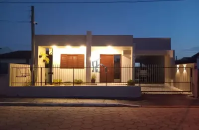 Casa padrão á venda localizada no bairro urussanguinha, pode ser sua!