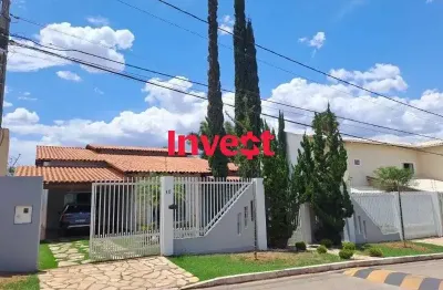 Casa escriturada em arniqueiras dentro de condominio!