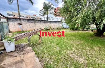 Terreno residencial , dentro de condomínio , 805m² , possui 2 casas construídas , na rua 03 em vicente pires .