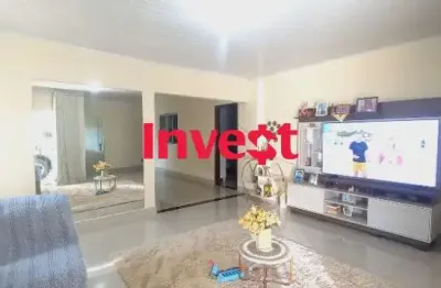 Casa com 4 suítes, dentro de condomínio, churrasqueira, lote de 400m², ótima localização no jockey, rua 01 em vicente pires.