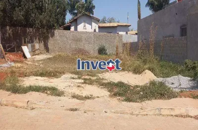 Lote com excelente localização, dentro de condomínio, 425m² de área total, 17 metros de frente por 25 metros de fundos no conjunto 03 em arniqueiras.