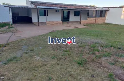 Casa simples quitada e escriturada com 2 quartos, fora de condomínio, lote de 480m², na rua 01 em colônia agrícola samambaia.