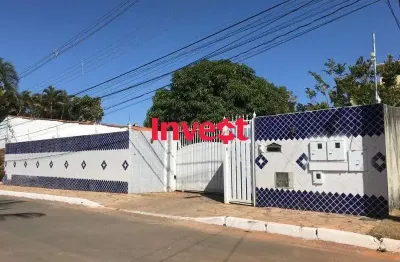 Casa com 2 pavimentos, 6 quartos, lote de 1.000m², dentro de condomínio vazado para a via estrutural na rua 12 em vicente pires.