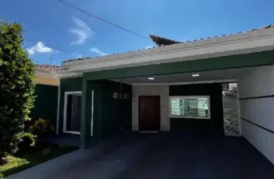 Casa de alto padrão em condomínio em vicente pires rua 12, brasília-df.