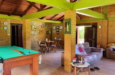 Lindo refúgio de 2 hectares com casa piscina galpão açude quadra de bocha
