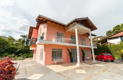 Mansão na vila nova com quase 2 hectares e uma mansão com 3 suites e até um lago