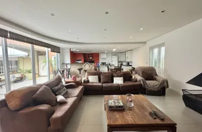 Casa térrea de 4 dormitórios com espaço gourmet no bairro igara