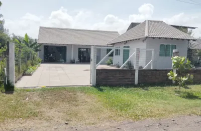 Casa a beira-mar em capão da canoa são 2 lindas casas na beira do mar