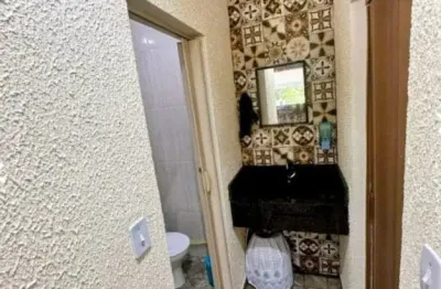 Linda chácara toda gramada 1000m2 terreno 100 m2 de construção  com  2 dormitórios com suíte  1 banheiro  1 cozinha 1 sala  área com churrasqueira e forno caipira  banheiro fora piscina  grande  pomar