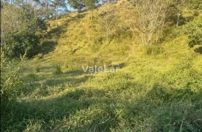 Sitio com 3 alquires -lago- mina de agua- terreno montanhoso- oportunidade