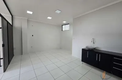 Sala comercial para alugar na avenida prefeito telesforo cândido de rezende, 985, centro, conselheiro lafaiete por r$ 1.450