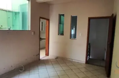 Apartamento com 2 quartos para alugar no rochedo, conselheiro lafaiete  por r$ 1.000