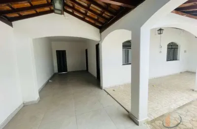 Casa com 3 quartos para alugar no rochedo, conselheiro lafaiete  por r$ 1.600