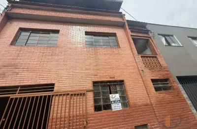 Casa em condomínio fechado com 4 quartos para alugar no Santo Antônio, Conselheiro Lafaiete  por R$ 1.700