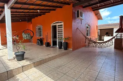 Planalto/ cond. jardim versalhes. casa com 3 quartos sendo 2 suites, sala para 2 ambientes e 3 vagas