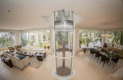 Condominio fechado sobrado alto padrão finíssimo acabamento localização privilegiada segurança física 24 hrs. lazer completo  com área verde preservada!!!