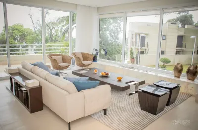 Condominio fechado sobrado alto padrão finíssimo acabamento localização privilegiada segurança física 24 hrs. lazer completo  com área verde preservada!!!