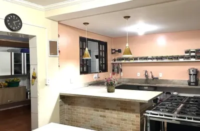 Oportunidade única!! valor abaixo do mercado sobrado reformado  de esquina  com ambientes amplos !! zona mista 2 entradas  prox. á engenheiro caetano álvares