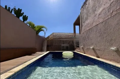 Linda casa com 3 dormitorios sendo 2 suites, 2 vagas na agua fria