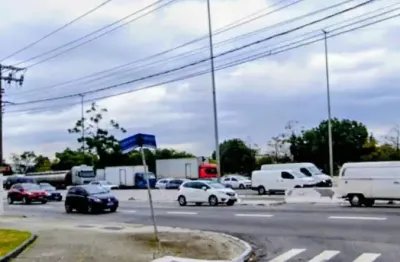 Galpão no pari ao lado marginal tietê,  entrada e saída  por 2 ruas 5.900m² de área construída documentação ok!