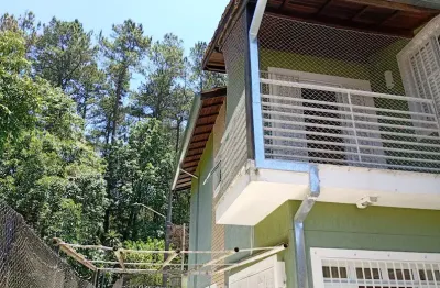 More em um bairro  tranquilo seguro cercado de muito verde  e ar puro! próximo a vários comércios confira !