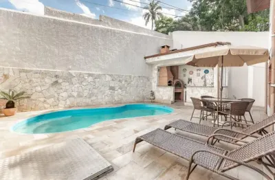 Oportunidade única !! Casa Térrea assobradada no Horto florestal com 3 suítes,  local privilegiado.