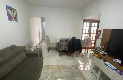 Vendo  casa térrea - na vila suíssa-  com 2 quartos- e quintal amplo