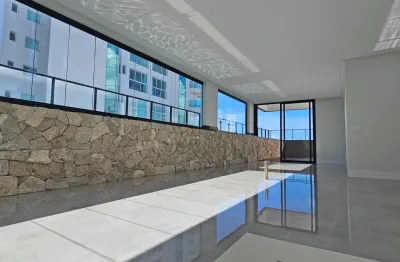 Cobertura duplex com piscina e jacuzzi quadra mar na praia brava