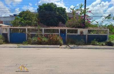 Vendo casa duplex em costa azul com 4 quartos toda solta na avenida