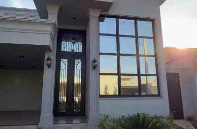 Magnifica vivenda no condomínio terra vista em mirassol são josé do rio preto sp 1.980.000,00   3 lindas suítes rica em armário embutido,  sendo uma master com closet e porta com saída para lazer e pi