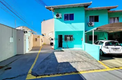 Sobrado com 3 quartos em condomínio fechado próximo ao centro de bc.
