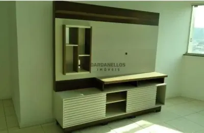 Apartamento semimobiliado com 2 quartos sendo 1 suíte e 1 vaga privativa.